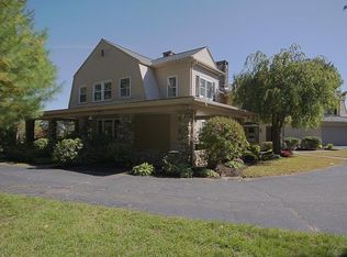 170 Mountain View Dr, Holyoke, MA 01040