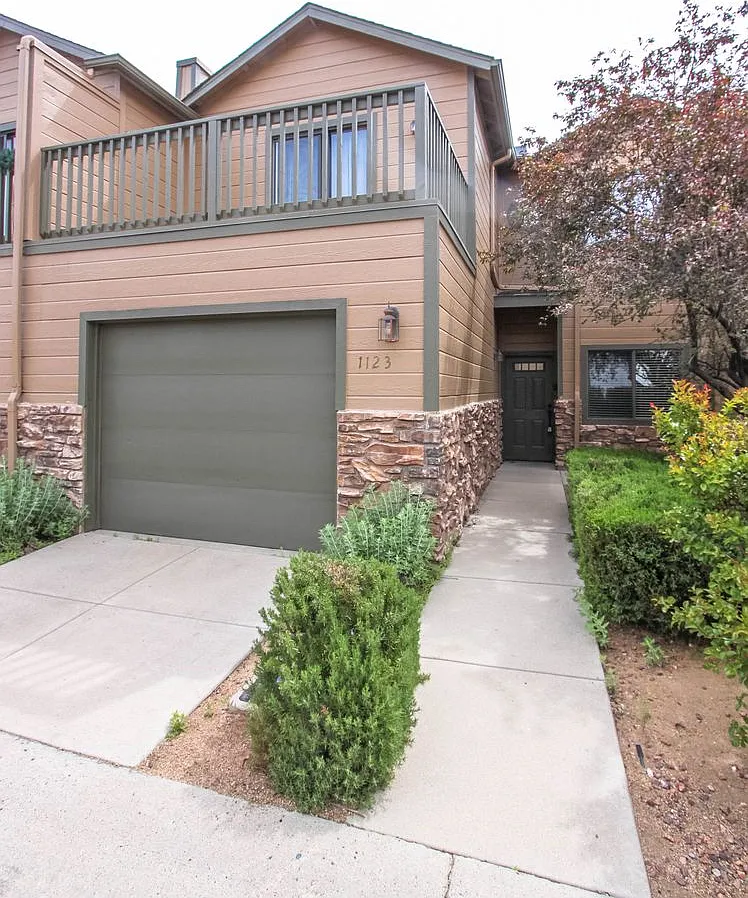 2 Bedroom Townhouse in Boulder Park — Photo 1