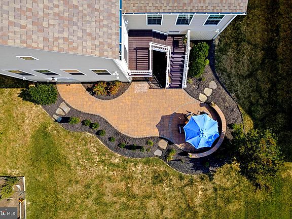 3rd image of 130 Ladysmith Dr