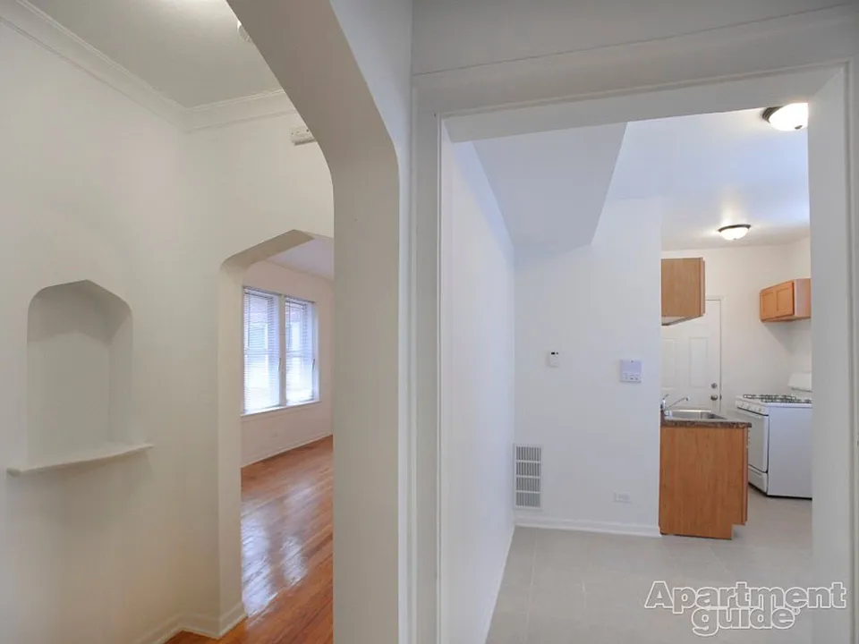1108 E 82nd