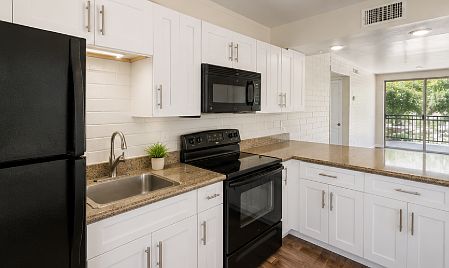 5th image of 819 N Revere #32