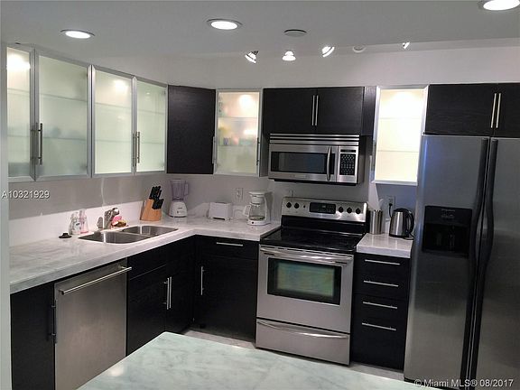 4th image of 1717 N Bayshore Dr Ph C31
