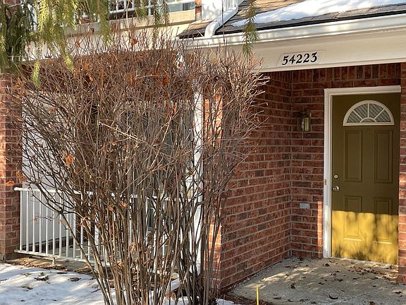 3rd image of 54223 E Annsbury Cir