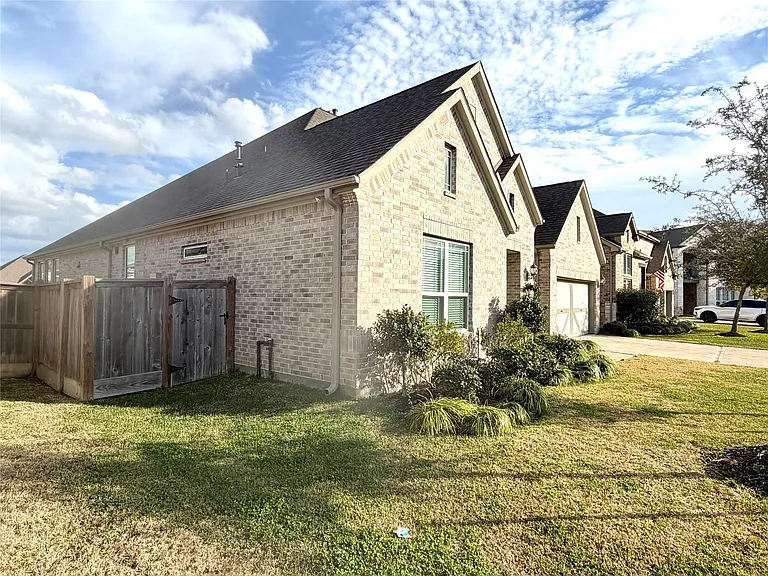 6610 Lake Oasis Dr — Photo 4
