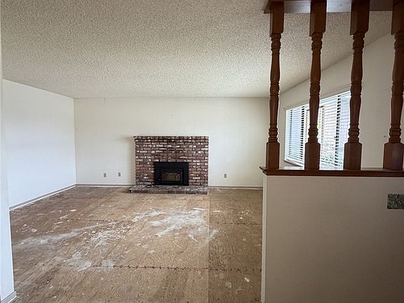 3rd image of 160 Terra St
