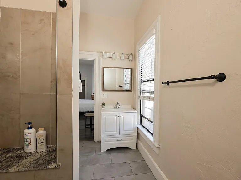 427 S 3rd St #6 — Photo 12