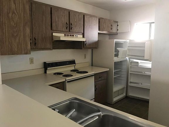 2nd image of 3621 NE 19th Pl