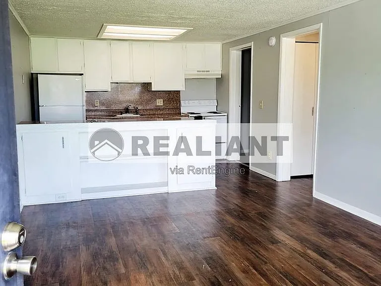 505 Amhurst Dr — Photo 2