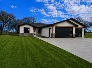 12999 Willowood Dr, Aberdeen, SD 57401