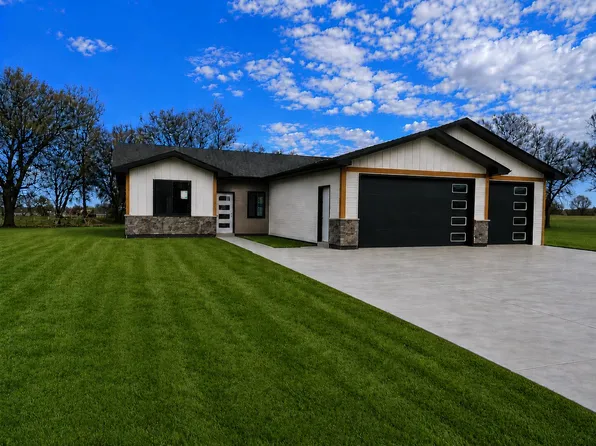 12999 Willowood Dr, Aberdeen, SD 57401