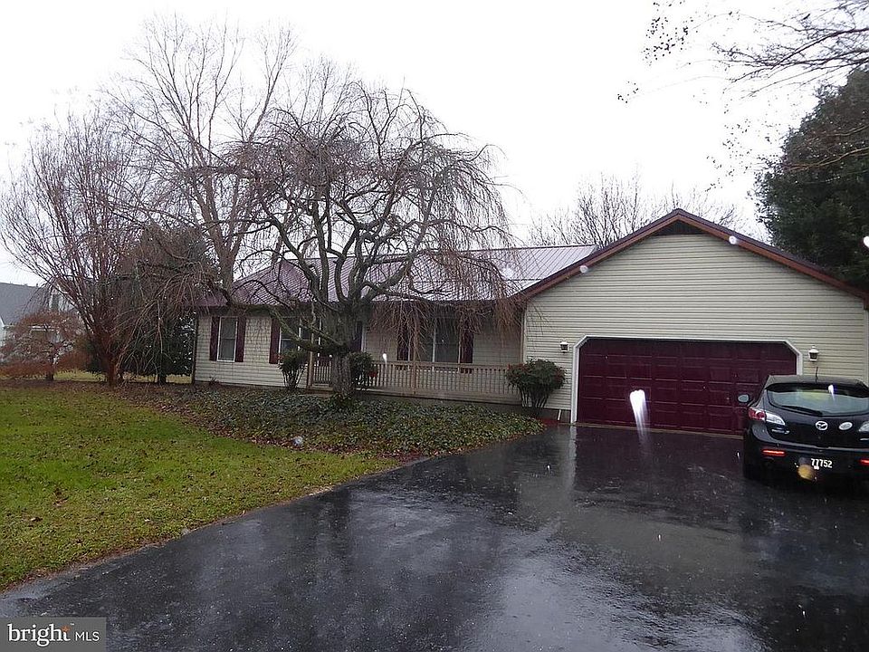 1st image of 62 E Huntington Cir