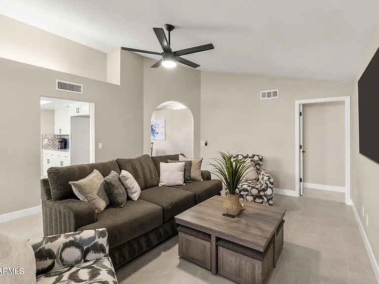 2735 N Diego Cir — Photo 15