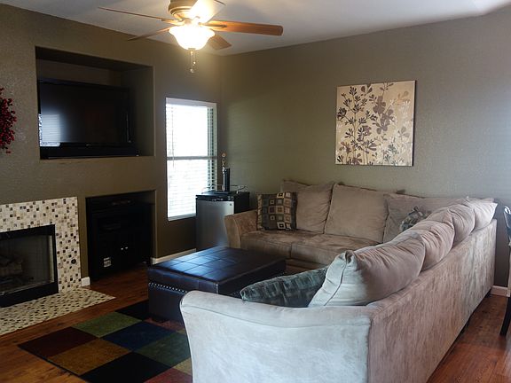 Entertaining next to Kitchen