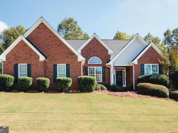 341 Prestwick Dr, Hoschton, GA 30548