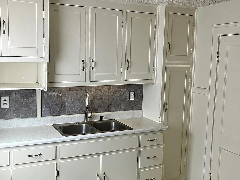 802 N Riley Ave — Photo 13