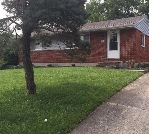 2nd image of 195 Brookhaven Ave