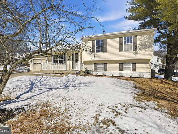 2nd image of 5301 Broadwater St