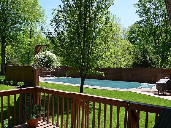 3rd image of 11 E River Dr