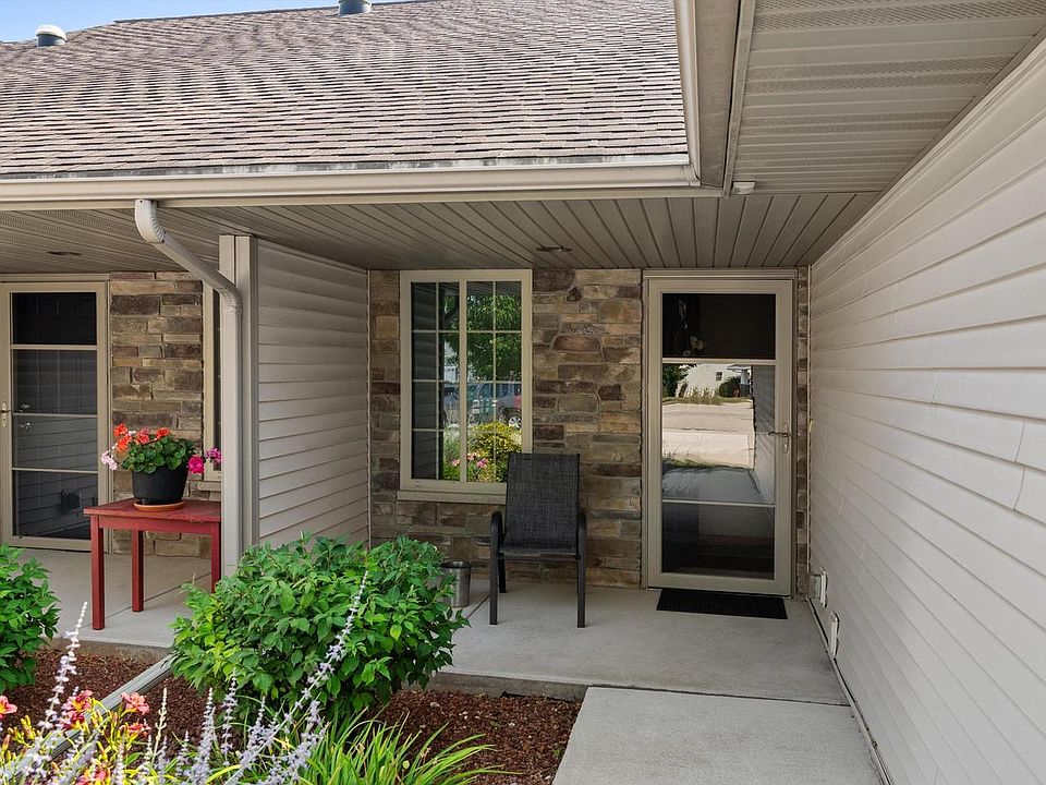 1st image of 537 Mapleleaf COURT