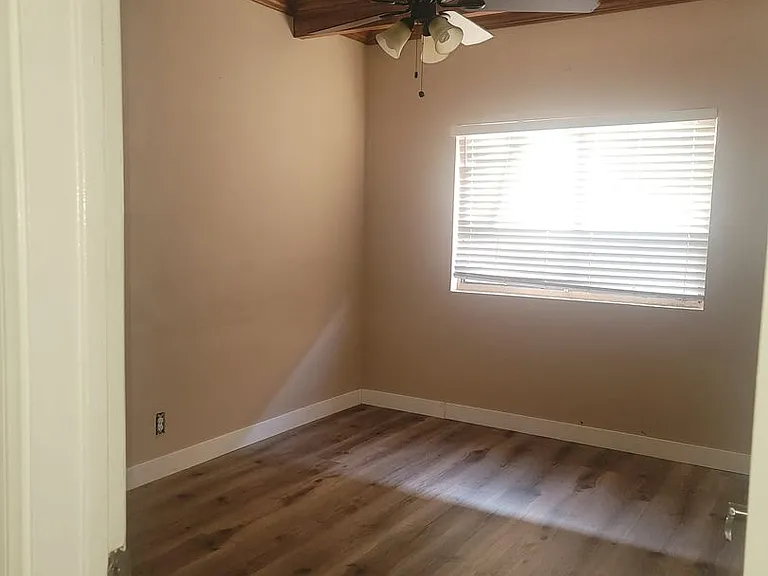 963 N Harvard Blvd — Photo 3