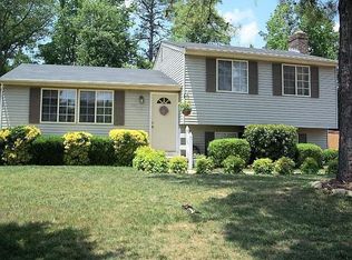 1112 Arch Hill Dr, North Chesterfield, VA 23236