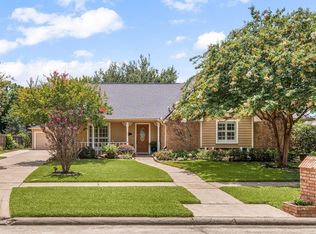 1506 Oak Hollow Dr, Friendswood, TX 77546