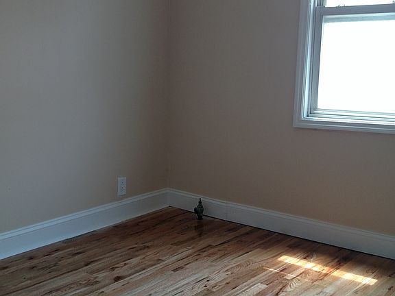 4th image of 11218 168th St