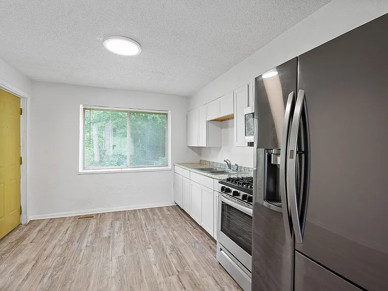 117 Elizabeth St #3 — Photo 12
