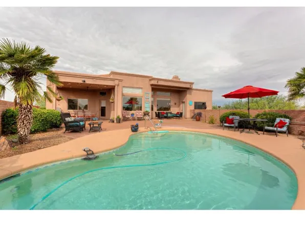 1135 S Kent Spring Pl, Green Valley, AZ 85614