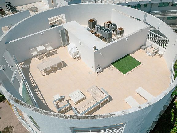 3rd image of 6580 Indian Creek Dr #Penthouse 607