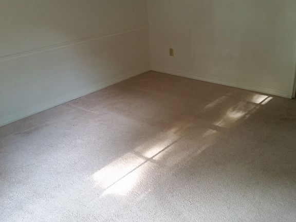 3rd image of 3730 Fairfield Ave Unit 142