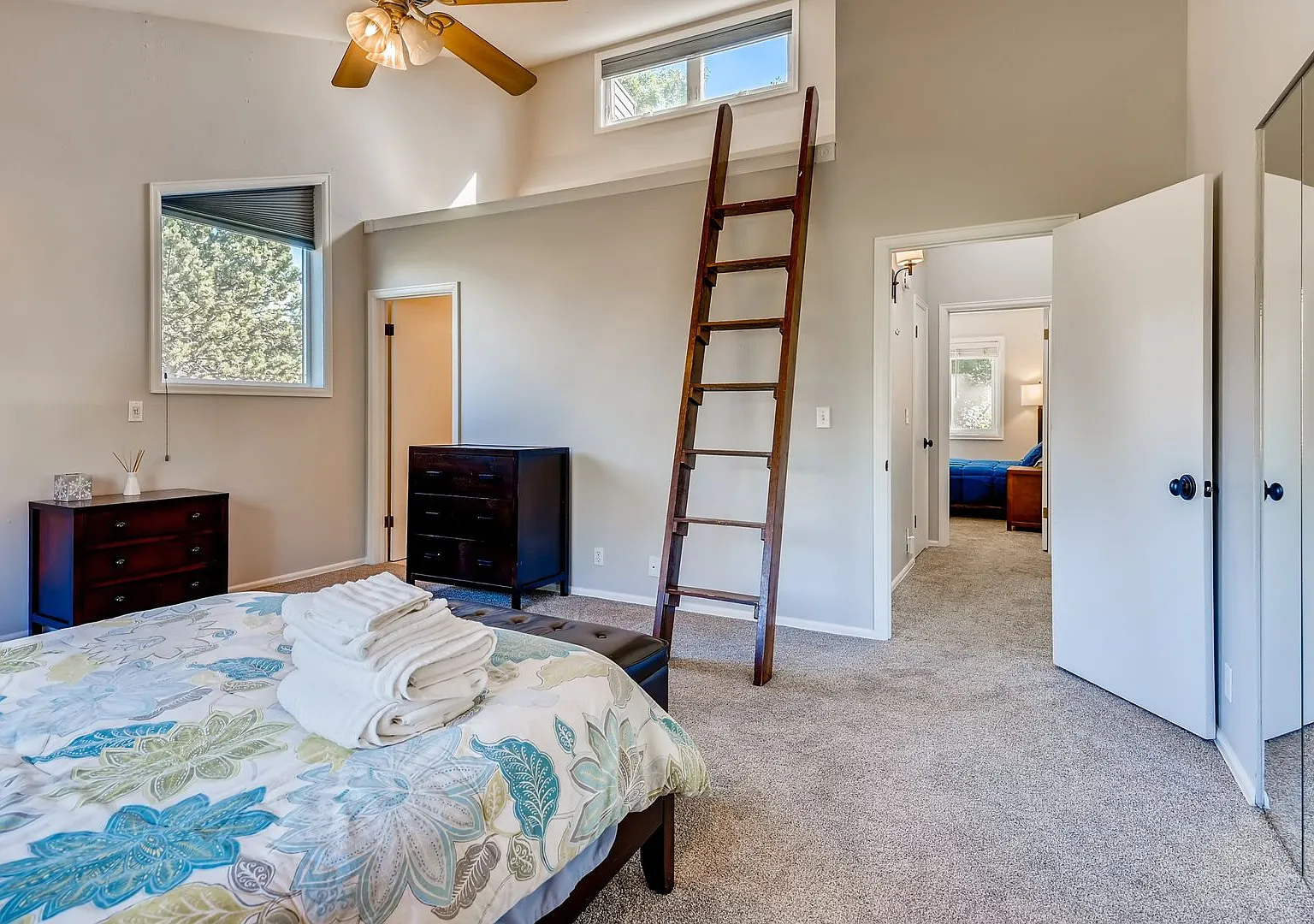 Outstanding 2 BDR With Dedicated Office — Photo 3