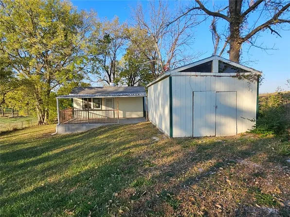 26329 Wolcott Rd, Leavenworth, KS 66048