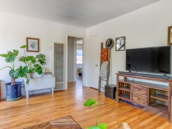 5th image of 919 Seabright Ave