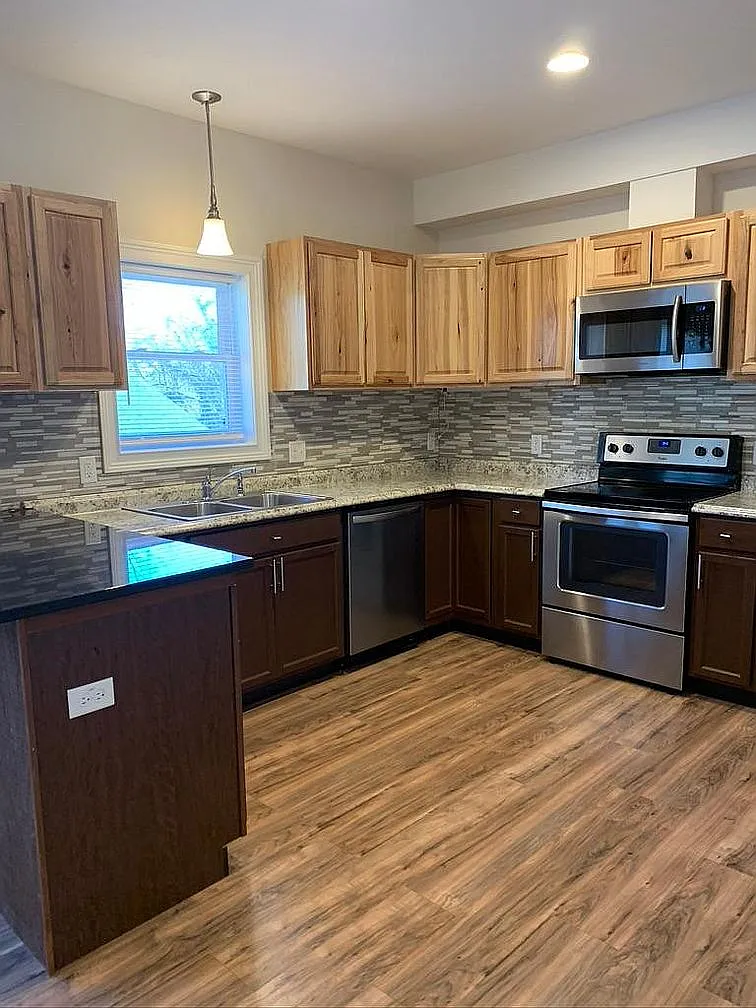 3 bed, 1275 sqft, $2,500 — Photo 4