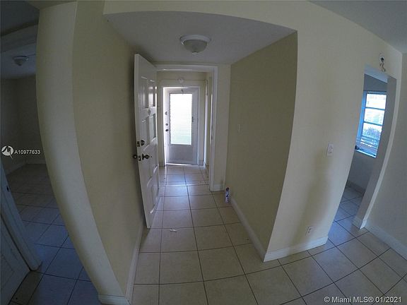 5th image of 1450 NE 191st St APT 101