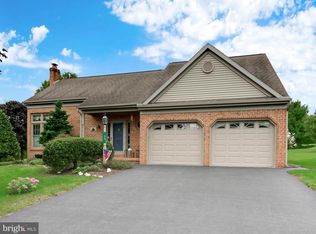 56 Brookview Dr, Lititz, PA 17543