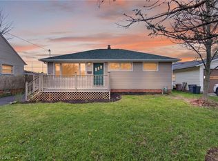 568 Heather Ln, Bedford, OH 44146