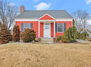 14 Ward Pl, Trumbull, CT 06611