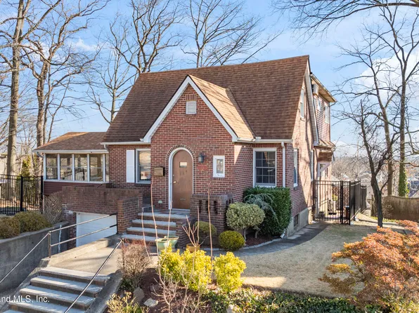 124 Saint Stephens Pl, Staten Island, NY 10306