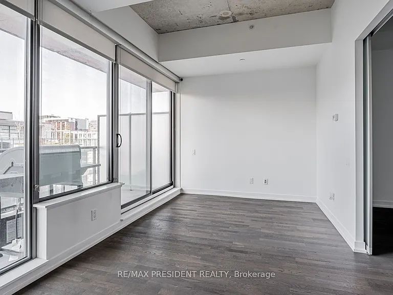 560 King St W #1005 — Photo 13