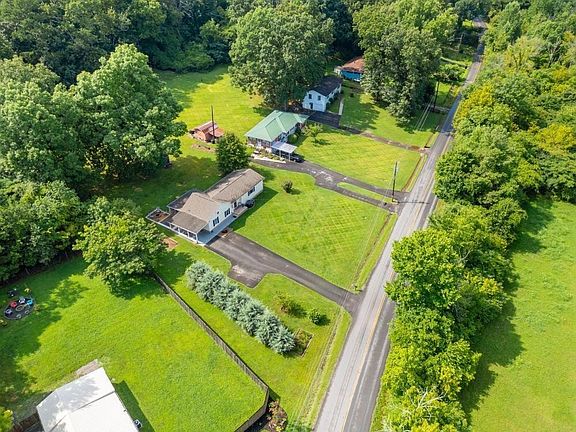 3rd image of 729 Minnis Rd NE