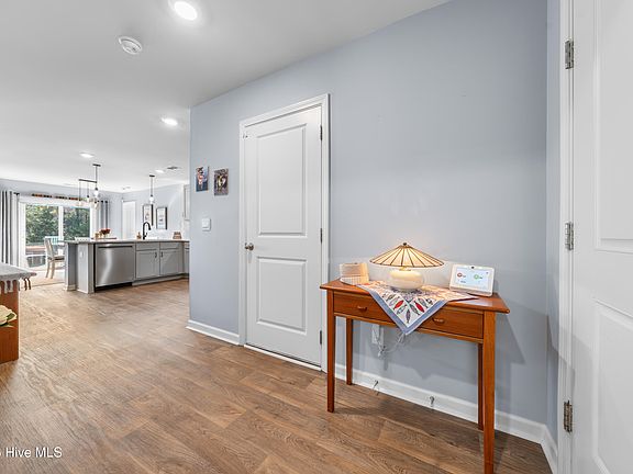 5th image of 776 Buckeye Road NE