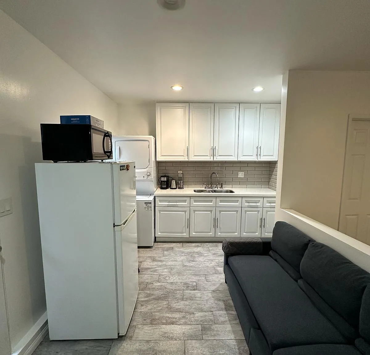 1 bed, 400 sqft, $2,300 — Photo 2