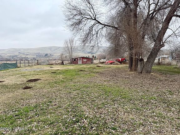 5th image of 3204 Ahtanum Rd