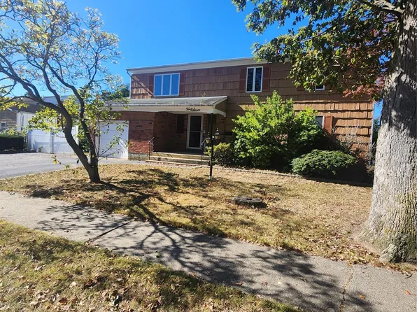 47 15th Avenue, West Babylon, NY 11704