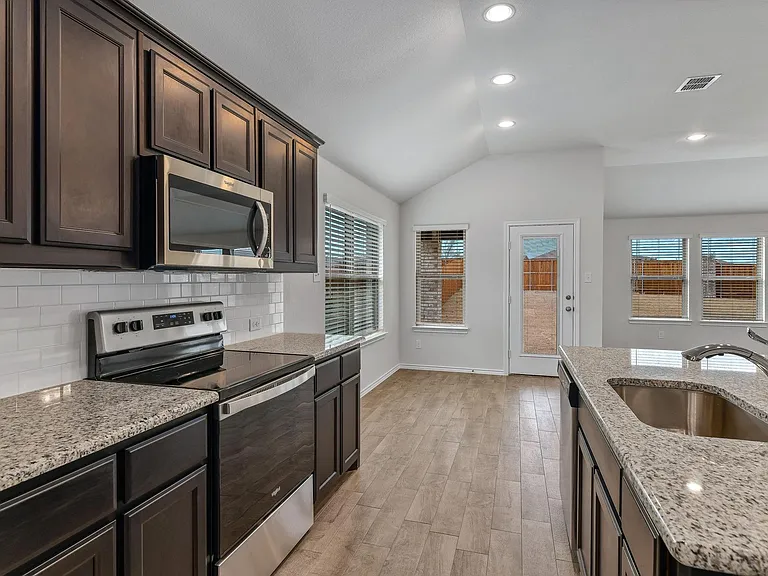 4317 Cordata Dr — Photo 11