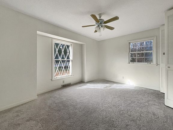 5th image of 3807 Lake Aire Dr