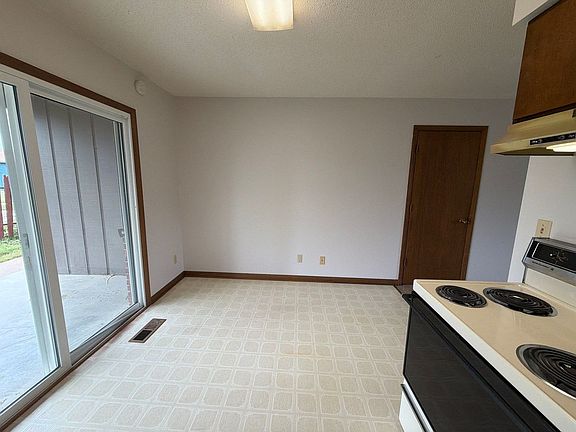5th image of 210 W 6th St #1