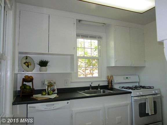 4th image of 868 N Kentucky St